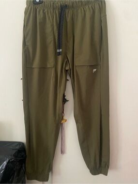 Fabletics Olive Green Women's Jogger Pants
